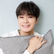 Astro Moonbin