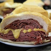 Sanduíche De Mortadela