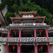 Sam Poh Tong Temple