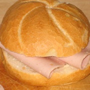 Wurstbrötchen / Wurstsemmel