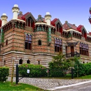 Capricho De Gaudí, Comillas