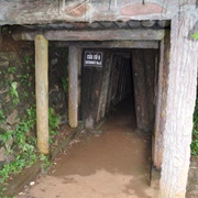 Vịnh Mốc Tunnels