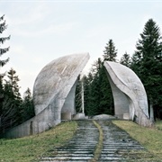 Spomenik Na Korčanici