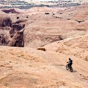 Mountainbiking Slick Rock Trail in Moab, USA