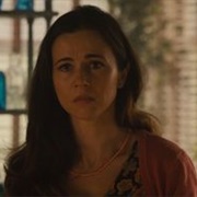 Linda Cardellini - Laura Barton
