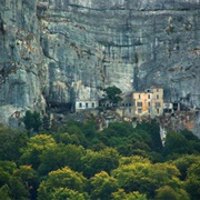 Grotte De Ste-Madeleine