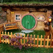 Hobbit House, Montana