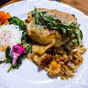 Howtowdie With Drappit Eggs