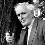 Desmond Llewelyn