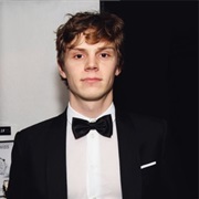 Evan Peters