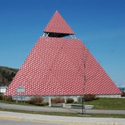 Pyramide Des Ha! Ha!, Canada