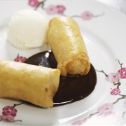 Loempia Van Banaan Met Chocoladesaus