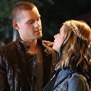 Travis & Hanna (PLL)