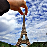 Pinch the Eiffel Tower