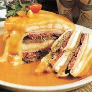 Francesinha No Restaurante a Regaleira