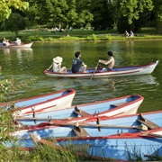 Boat for 4 on the Bois De Boulogne ($$)