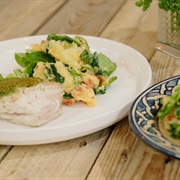 Gebakken Rog Met Geplette Aardappel En Kruiden