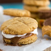 Reese&#39;s Peanut Butter Cookie S&#39;mores