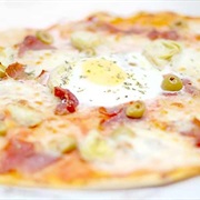 Pizza Con Huevo Frito