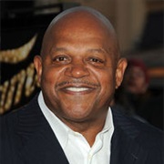 Charles S Dutton - Detective Granger