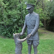 Winnie the Bear Statue, Winnipeg