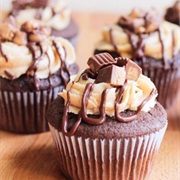 Reese&#39;s Chocolate Peanut Butter Cupcakes
