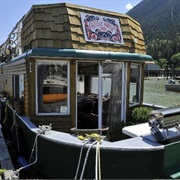 Float House Inn, Canada