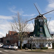 Dutch Village Inn (Lynden, Washington)