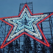 Roanoke, Virginia (Home to World&#39;s Largest Star)