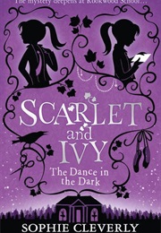The Dance in the Dark (Sophie Cleverly)