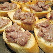 Crostini Salsiccia E Stracchino