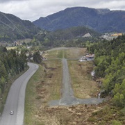 Os Airport, Vaksinen