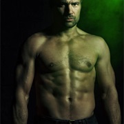 Manu Bennet