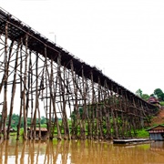 Uttamanusorn Bridge