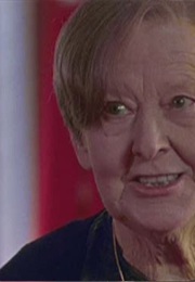 Dora Van Der Goren in Pauline & Paulette (2001)