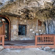 Beckham Creek Cave Lodge, USA