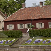 The Pharmacy Museum and the Qwensel House