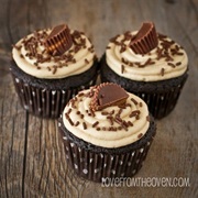 Peanut Butter Cup Stuffed Brownie Cupcakes