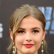 Stefanie Scott