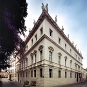 Palazzo Leoni Montanari, Vicenza