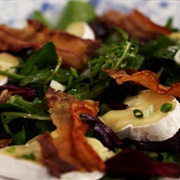 Salade Met Rode Bietjes, Spek En Zachte Kaas