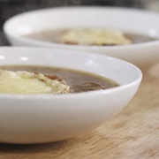 Uiensoep Met Kaasbeschuit