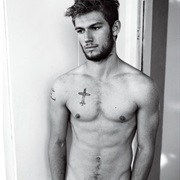 Alex Pettyfer