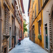 Get Lost in an Old City