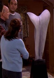 Everybody Loves Raymond: "Marie's Sculpture" (2001)