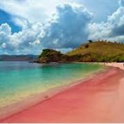 Pantai Merah Muda (Pink Beach), Indonesia