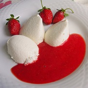 Topfennockerl Mit Erdbeersoße