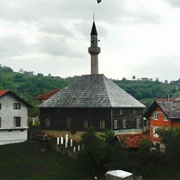 Stara Drvena Džamija, Buržim