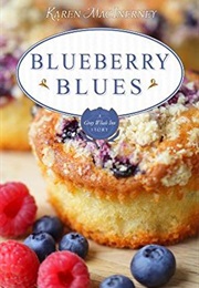 Blueberry Blues: A Gray Whale Inn Short Story (Karen Macinerney)