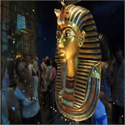 King Tut&#39;s Mask at Cairo&#39;s Museum